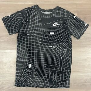 Nike Gray Tee with White Geometric Design | Kids: XL